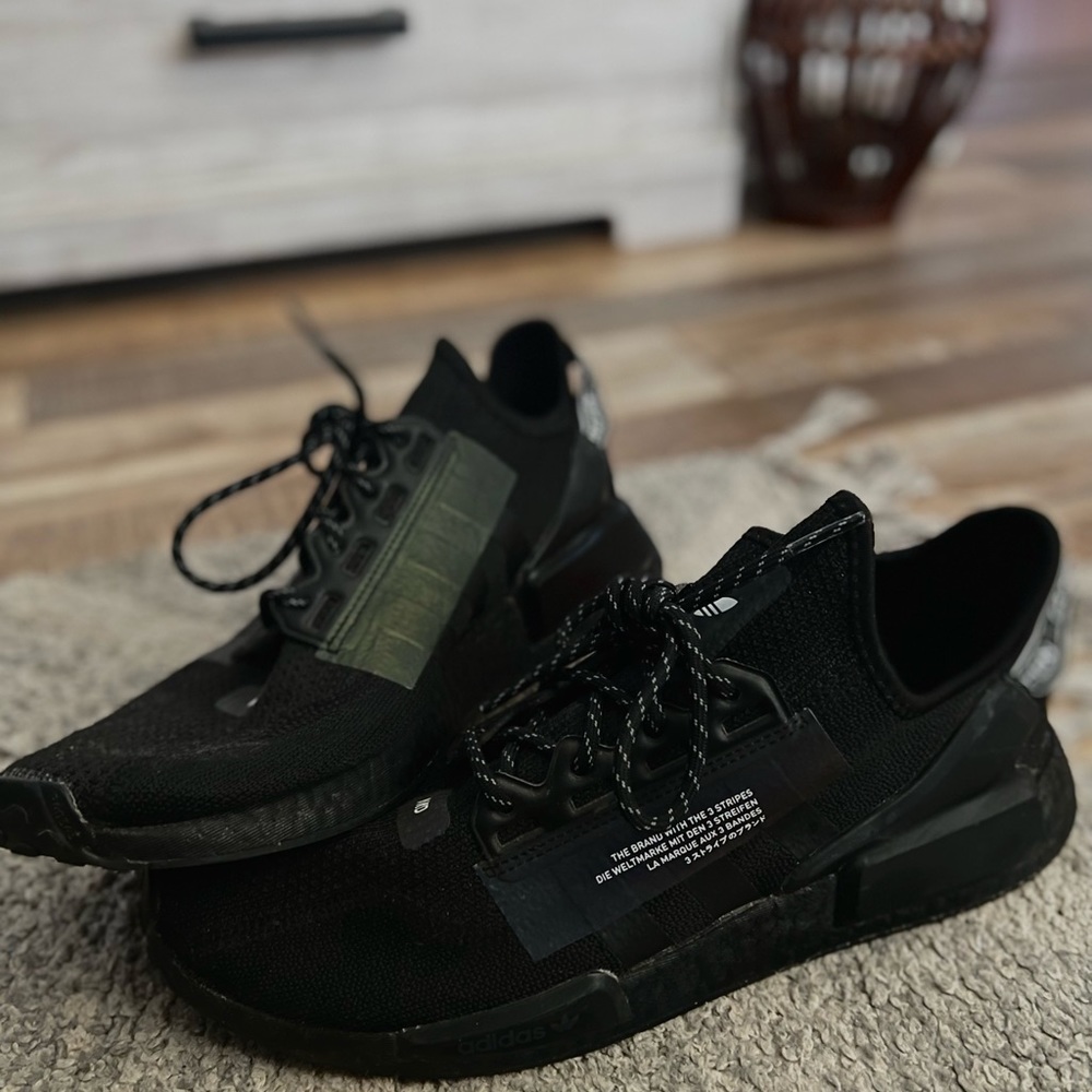 2019
NMD_R1 V2 'Triple Black